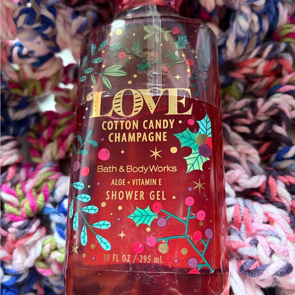 Bath & Body Works Love Cotton Candy Champagne Shower Gel - Festive Red